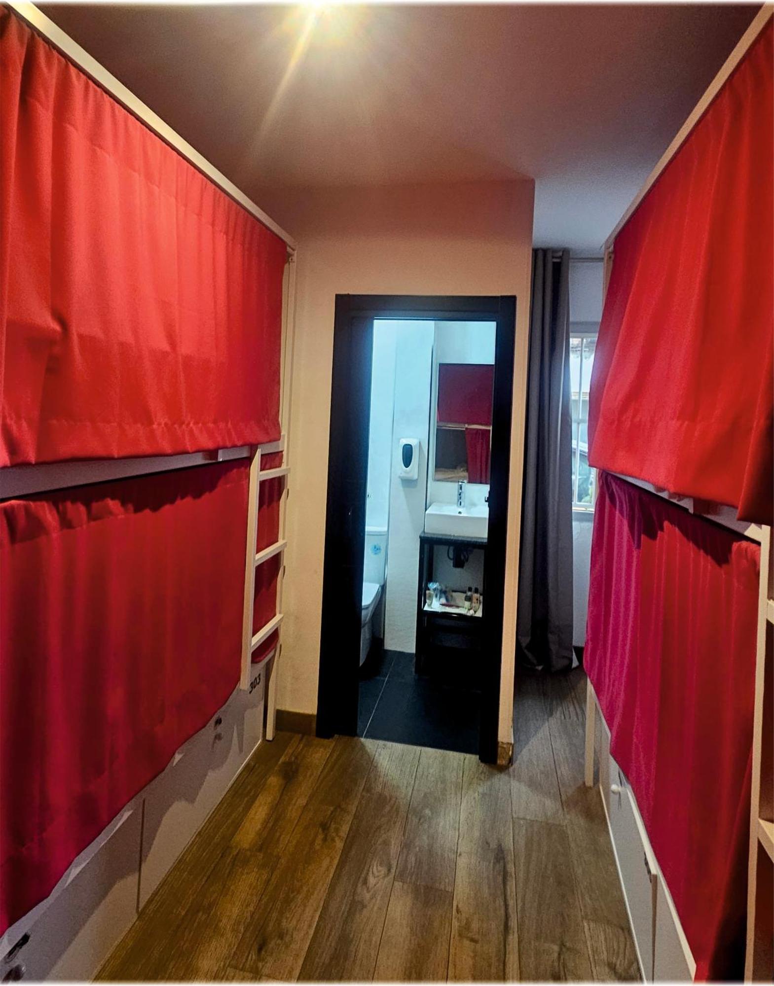 Bed 8-Bed Mixed Dormitory Room